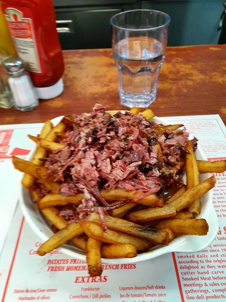 Restaurant de viande fumée à Montréal, au Québec - Une poutine