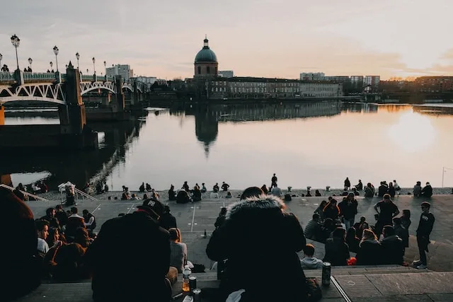 Promenade sur les berges de la Garonne à Toulouse